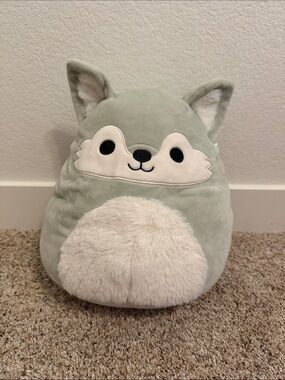 Willy Wolf squish mallow